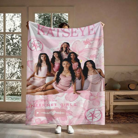 1PC KATSEYE Y2K Photo Collage Flannel Throw Blanket 50"X60" (Multiple Sizes) - Scrapbook Style Fan Art With Member Portraits & Names, Tapestry Wall Hanging,Perfect KATSEEY Fan Gift, Room Decor, Perfect For Sofa, Bed, Office -280gsm