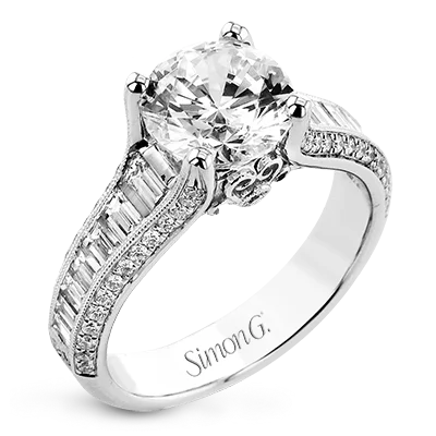 Women's Solitaire Diamond Rings with Round - Cut Diamonds and Platinum Settings for an Elegant EngagementEngagement Ring in 18k Gold with Diamonds