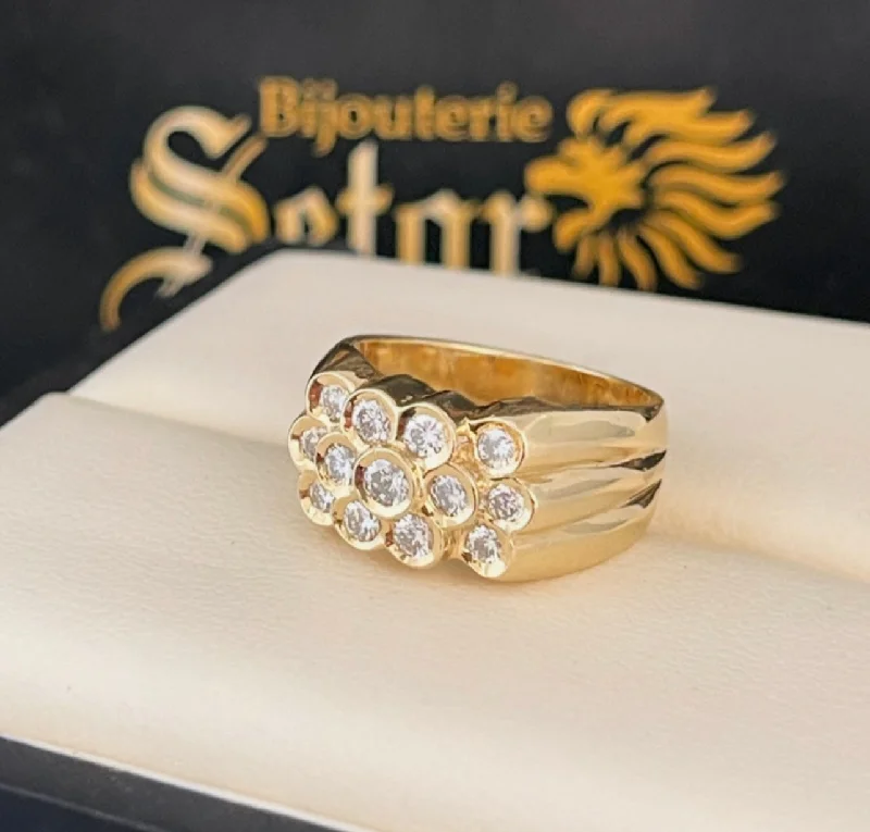 Women's Diamond Rings with Side - Stone Pave Setting for a Sparkling and Continuous ShineBetsy diamond ring