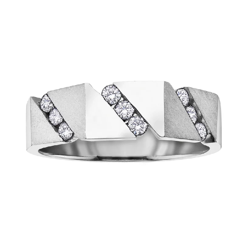 Halo - Style Women's Diamond Rings with a Center Diamond Surrounded by Smaller Diamonds in 18K GoldMen's Diamond Solid Back Ring