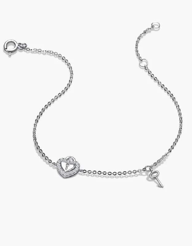 Bangle Sets with Mix - and - Match Patterns for a Versatile AccessoryLVC Cheri Locket Heart Bracelet