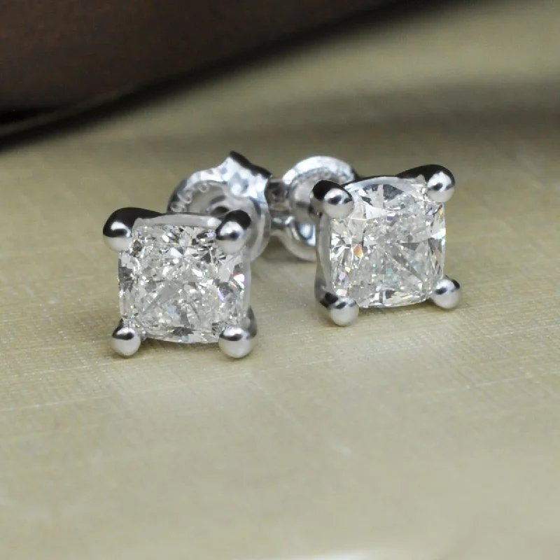 Glow - in - the - Dark Star Stud Earrings for a Mysterious and Night - Time - Friendly AccessoryGlistening 1.50 CT Cushion Cut Diamond Stud Earrings in 18 KT White Gold